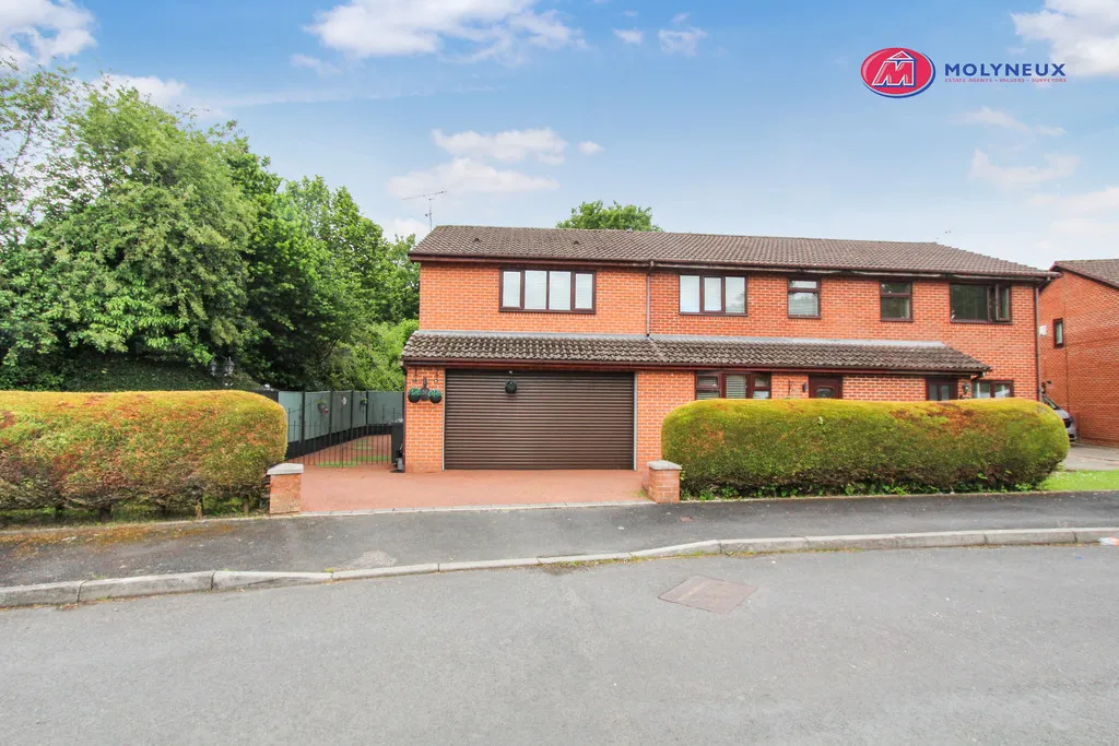 Oak Meadows, Tanyfron